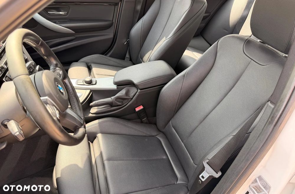 BMW Seria 3 330i M Sport - 15