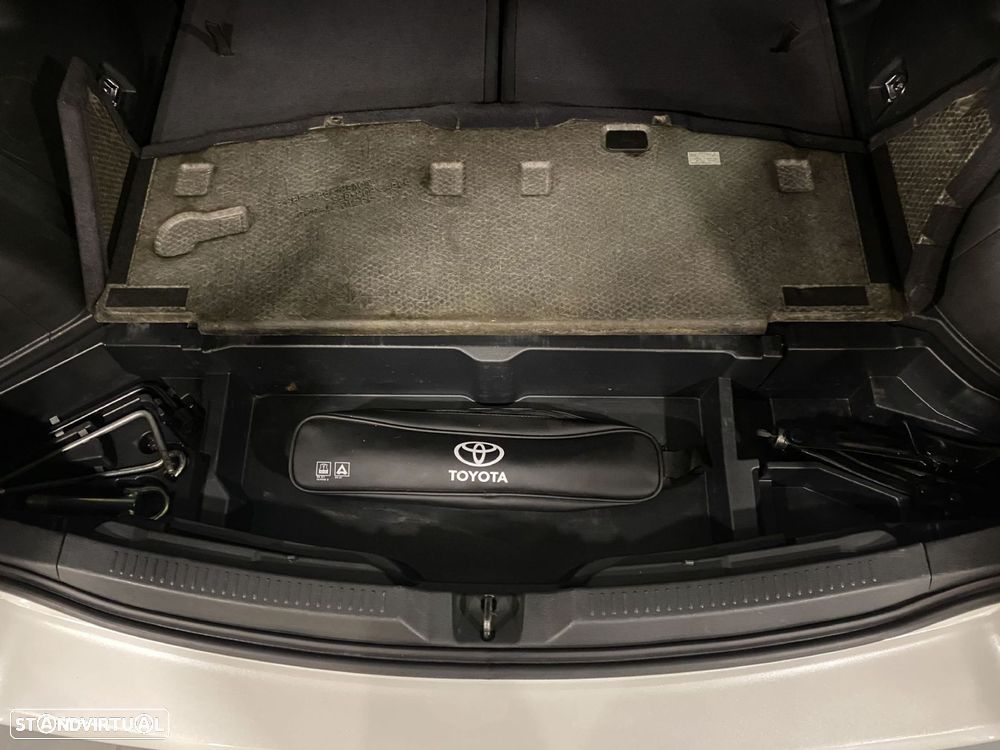 Toyota Verso 1.6 D-4D Exclusive - 30