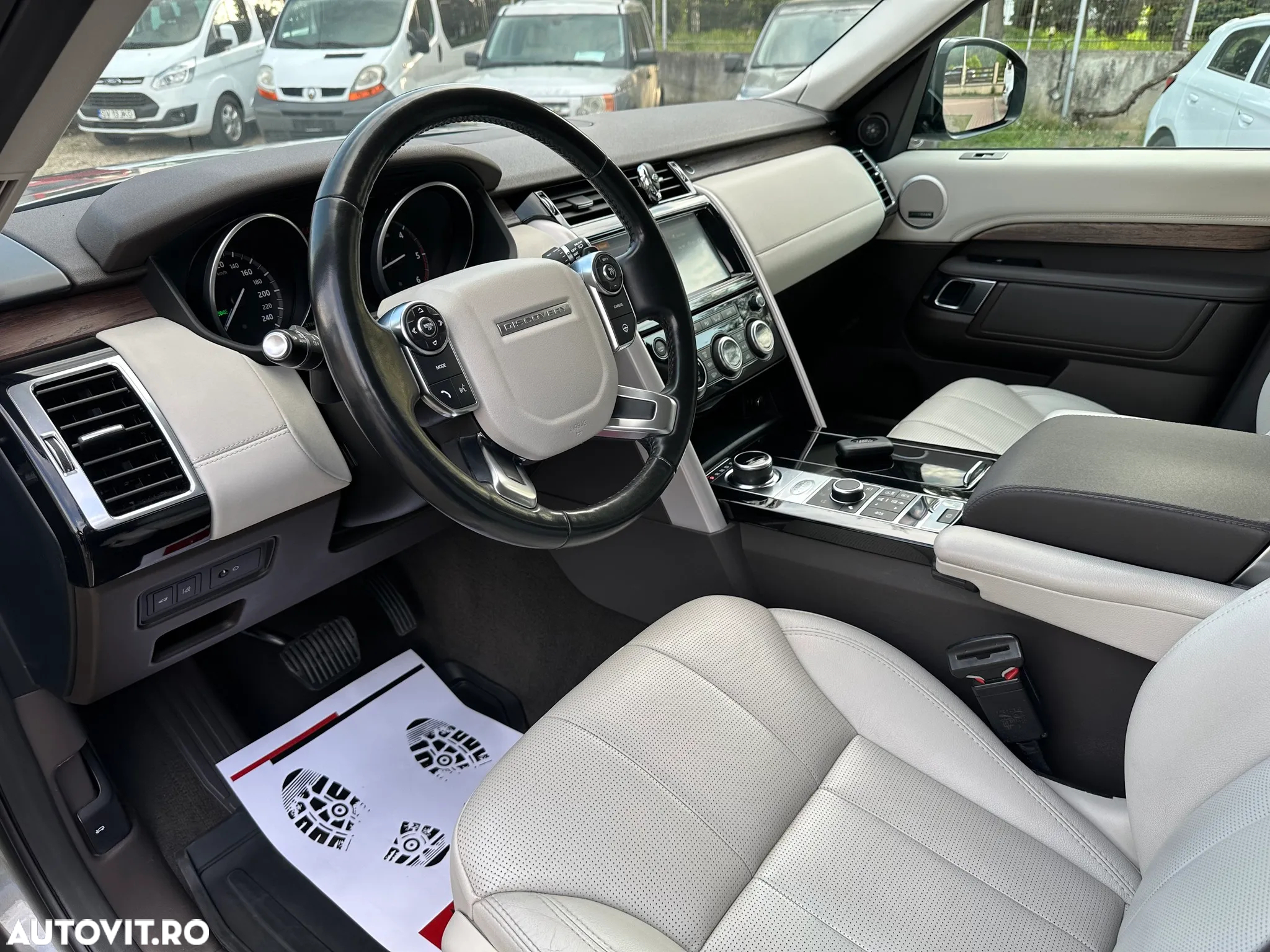 Land Rover Discovery 3.0 L TD6 HSE Luxury - 16