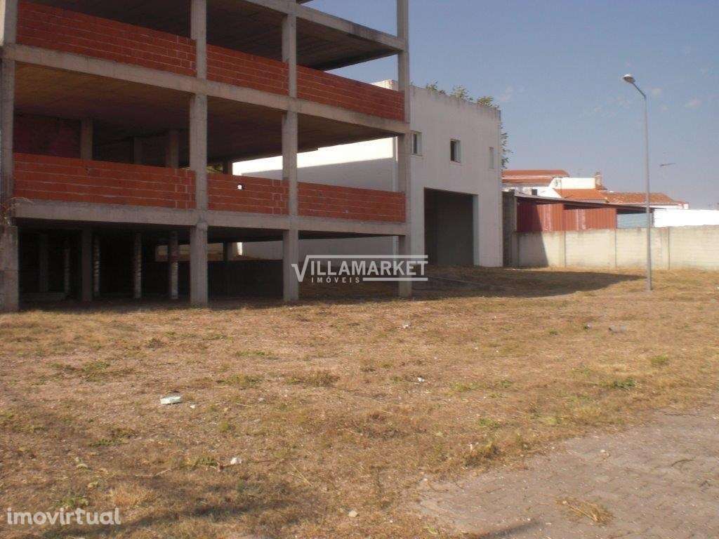 Lote de terreno urbano com 300 m2 e construção iniciada situado em Alv - Grande imagem: 2/6