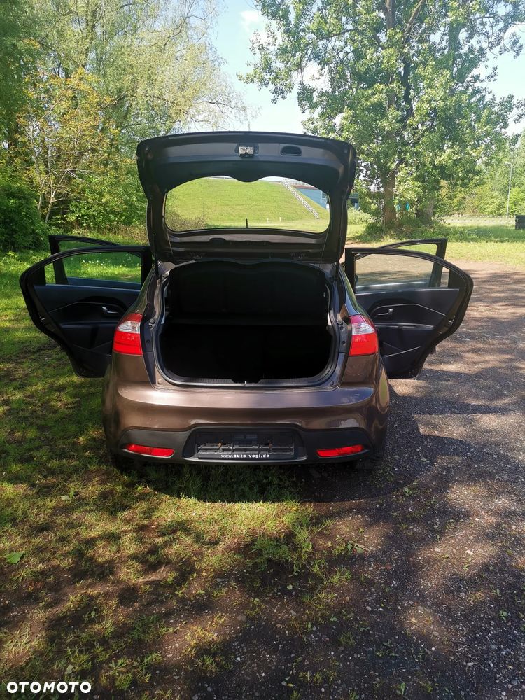 Kia Rio - 15