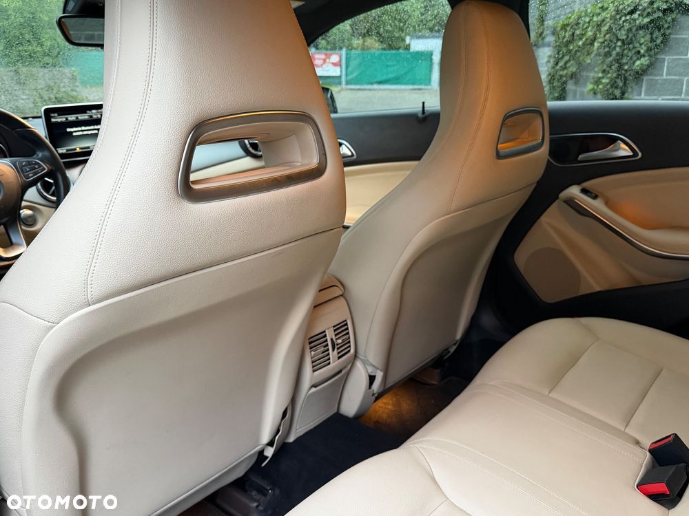 Mercedes-Benz CLA 250 4Matic 7G-DCT AMG Line - 12