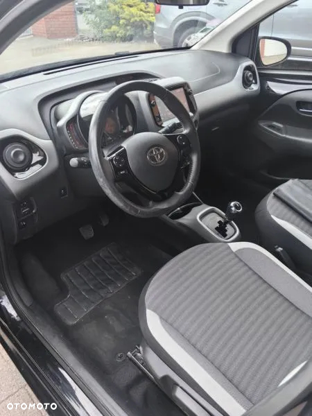 Toyota Aygo x.shift x-play connect - 21