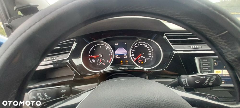 Volkswagen Touran 2.0 TDI BMT Comfortline DSG - 9