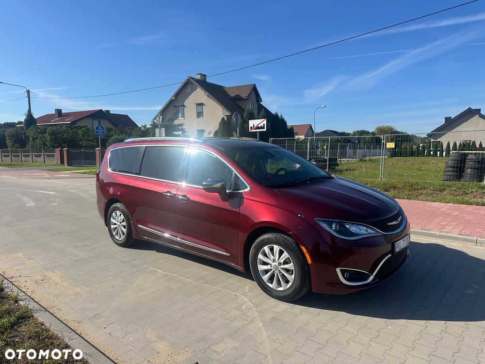 Chrysler Pacifica - 1