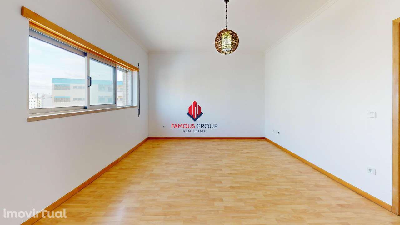 Apartamento T2 com garagem excelente localização - Grande imagem: 2/33