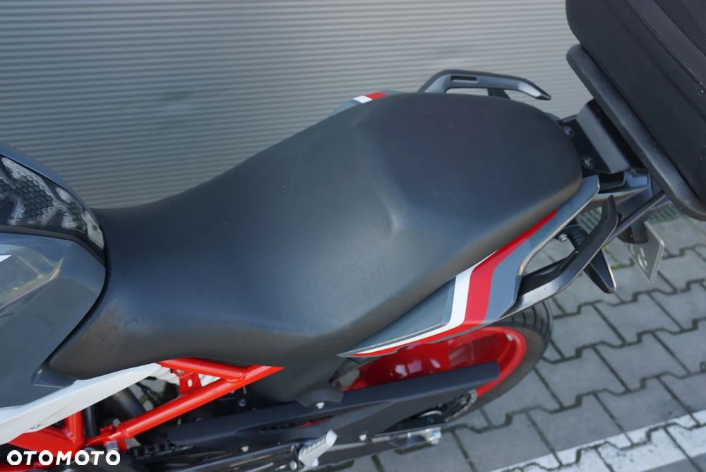 BMW G - 7