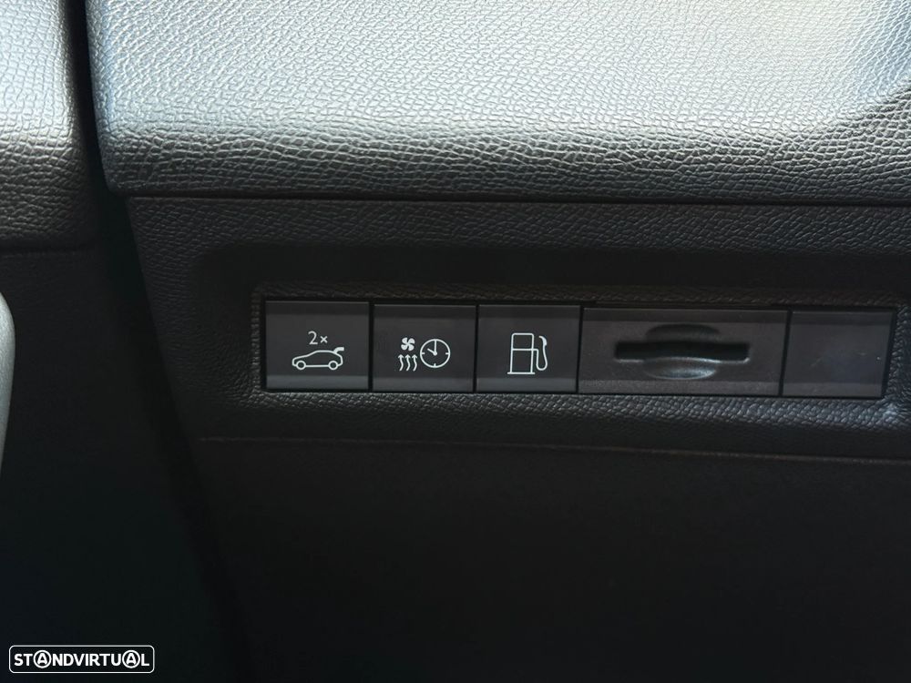 Peugeot 408 225 e-EAT8 GT - 26