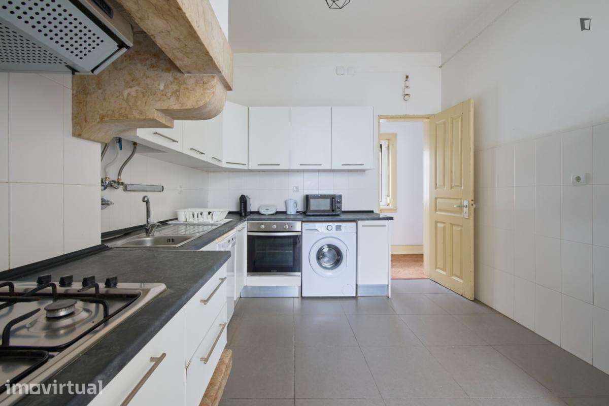 Quarto - localizado em Entrecampos Lisbon - Grande imagem: 4/51