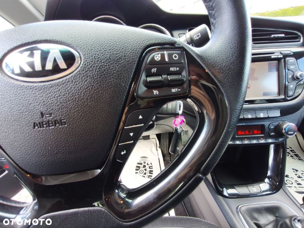 Kia Ceed - 13