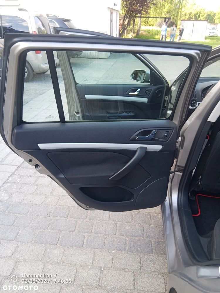Skoda Octavia 1.6 Combi - 26