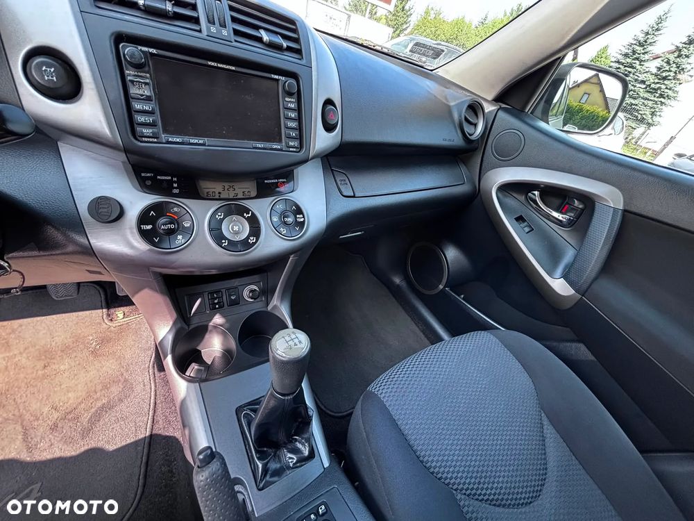 Toyota RAV4 2.0 VVT-i Premium - 13