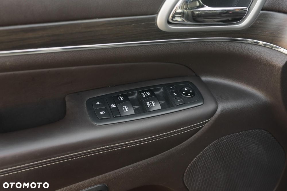 Jeep Grand Cherokee - 29