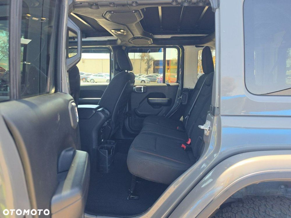 Jeep Wrangler - 11