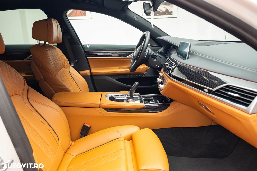 BMW Seria 7 730d xDrive MHEV - 30
