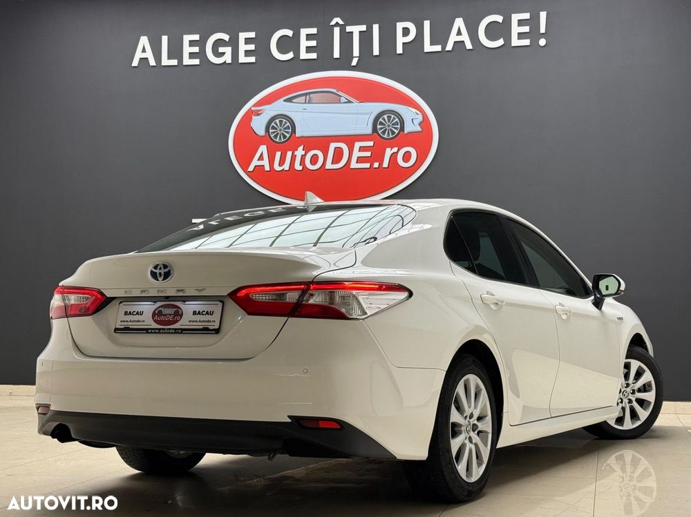 Toyota Camry - 4