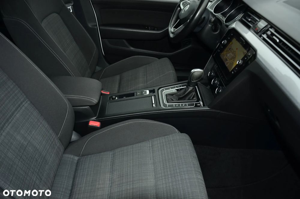 Volkswagen Passat - 24