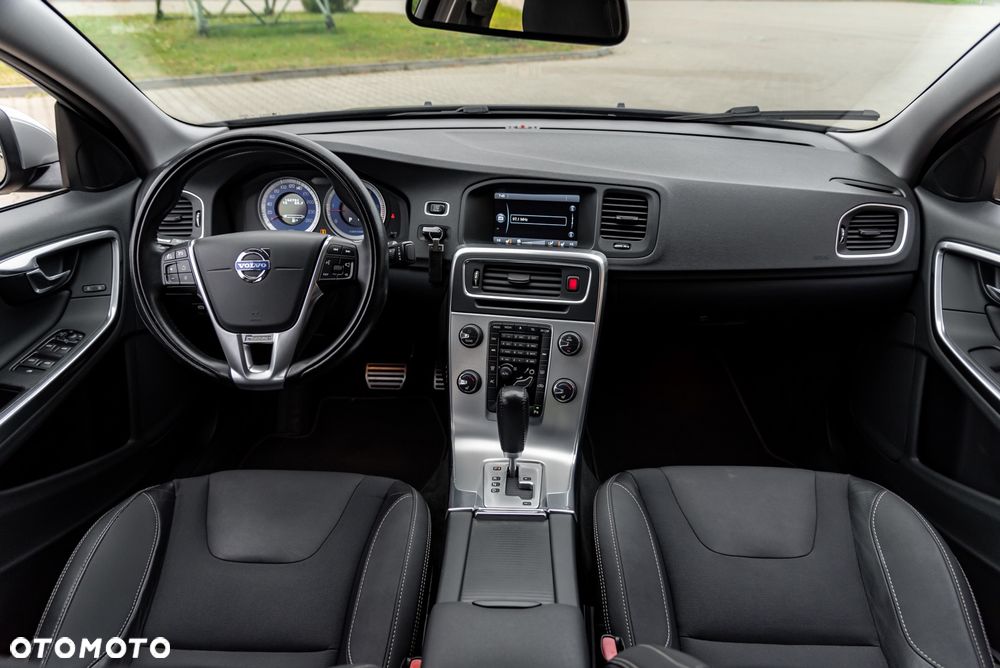 Volvo S60 D5 AWD Geartronic RDesign - 27