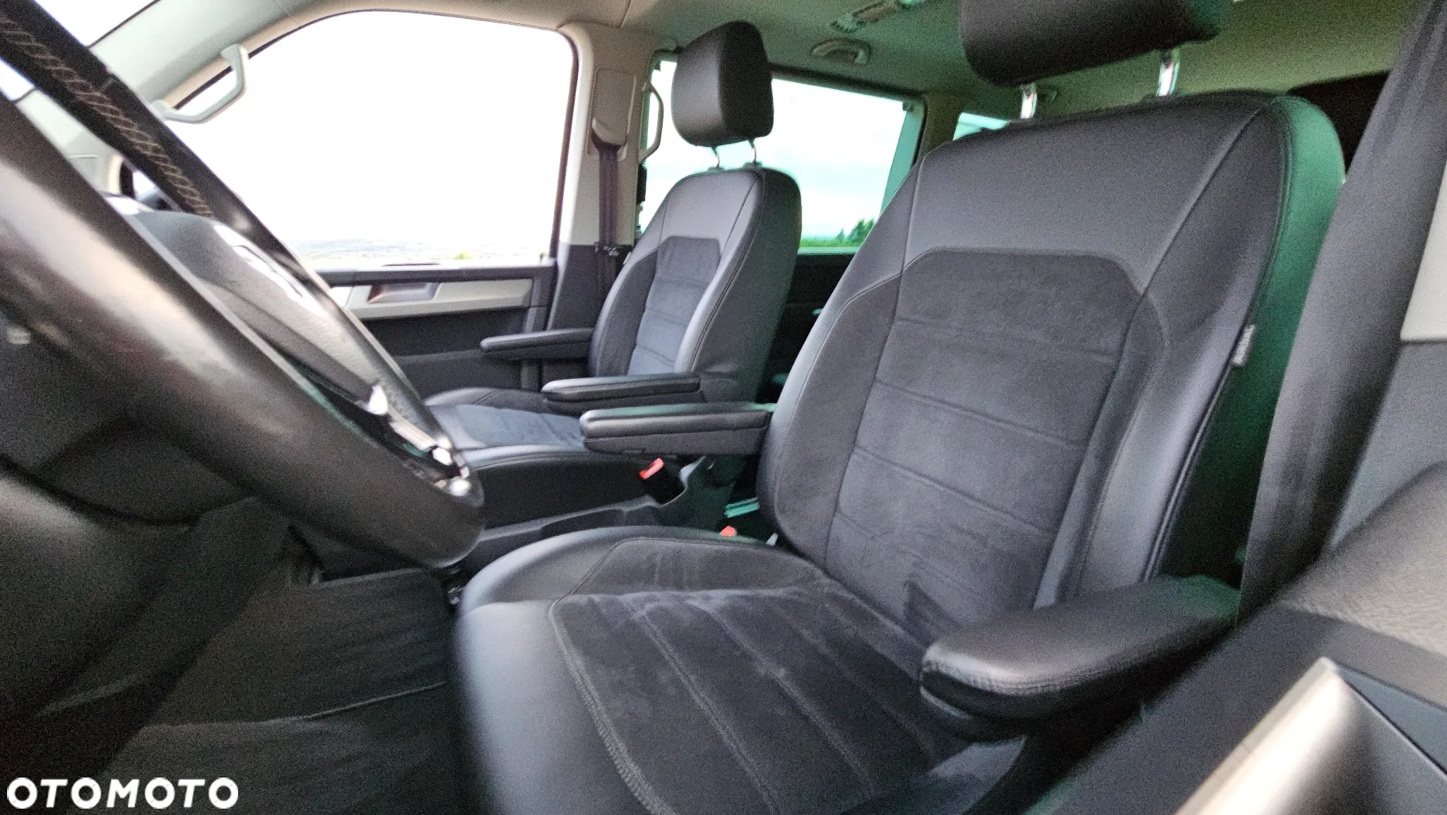 Volkswagen Multivan 2.0 TDI L1 70 Years Bulli 4Motion DSG - 17