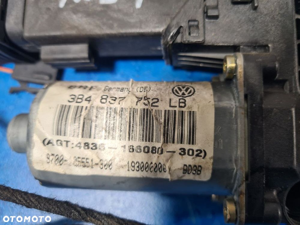 VW PASSAT B5 LIFT KOMBI SILNICZEK SZYBY PRAWY TYŁ - 2