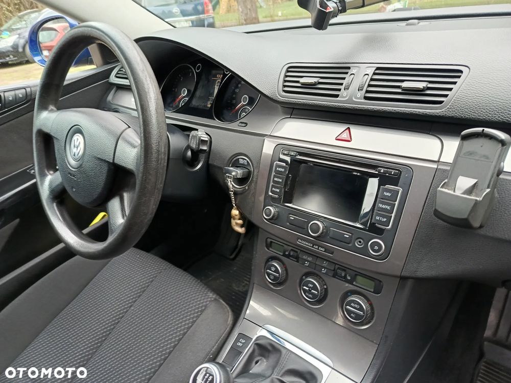 Volkswagen Passat - 11