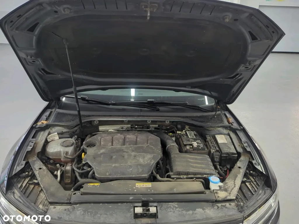 Volkswagen Passat 2.0 TSI Business DSG - 17