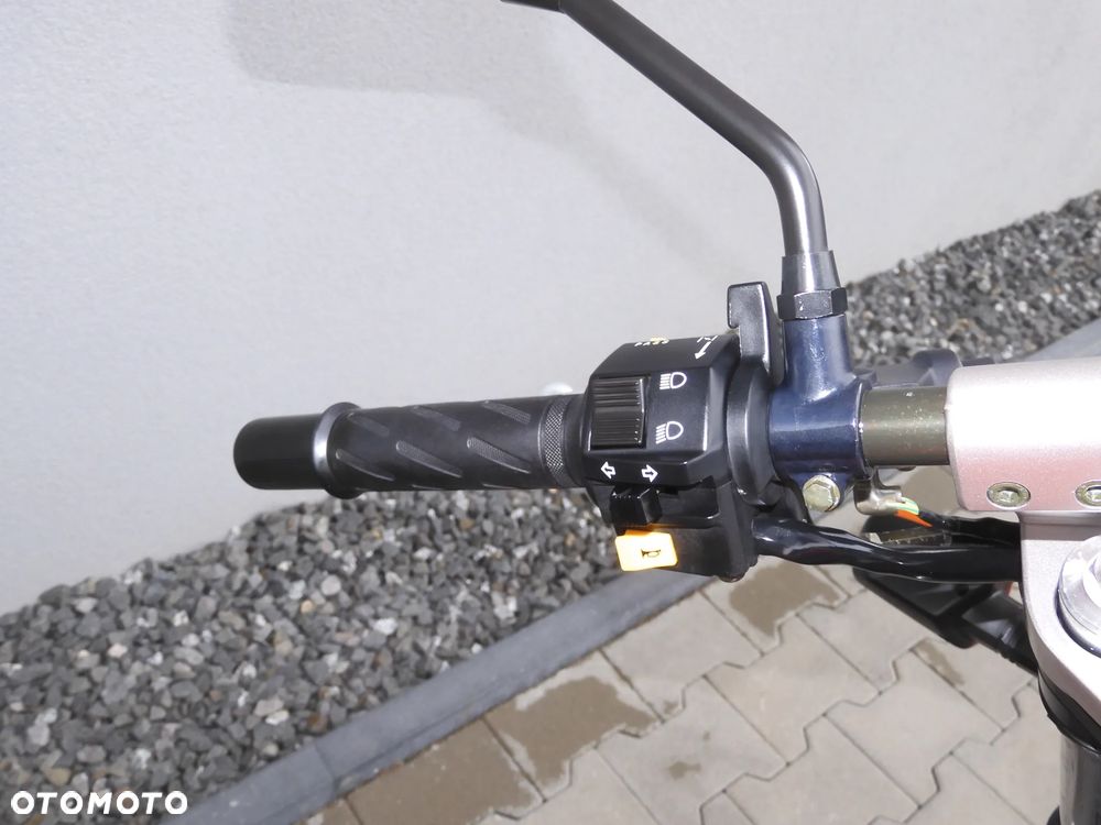 Suzuki GS - 12