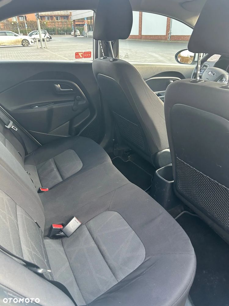 Kia Rio 1.2 M - 10