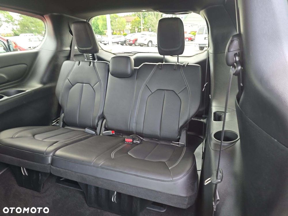 Chrysler Pacifica - 8