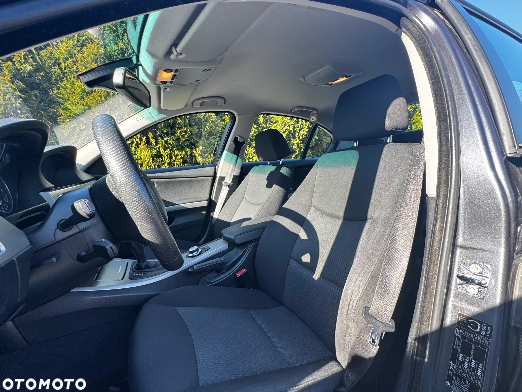 BMW Seria 3 318i Touring - 10