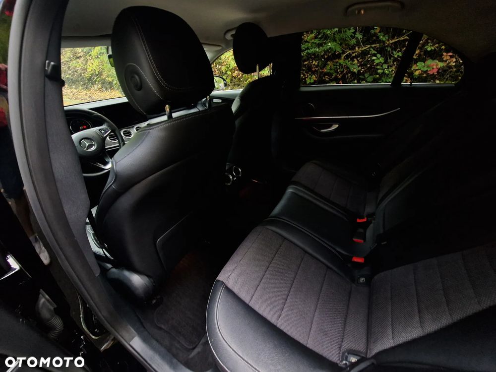 Mercedes-Benz Klasa E 220 d 4-Matic Business Edition 9G-TRONIC - 22