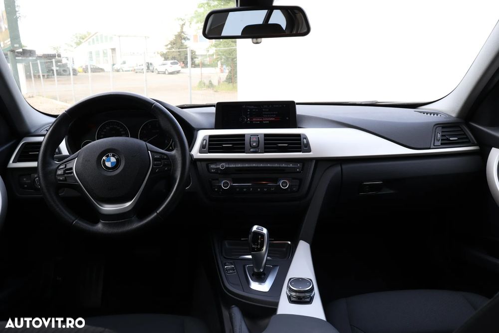 BMW Seria 3 320d Efficient Dynamic Edition Aut. - 31