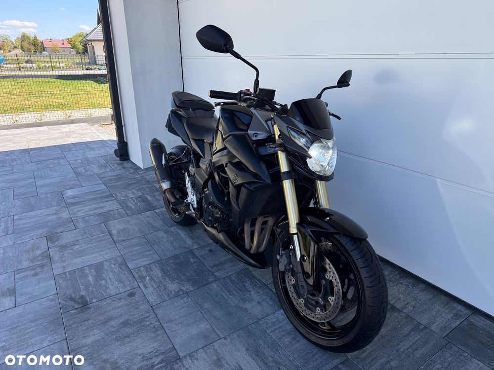 Suzuki GSR - 2