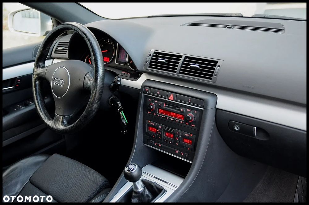 Audi A4 Avant 2.4 - 31