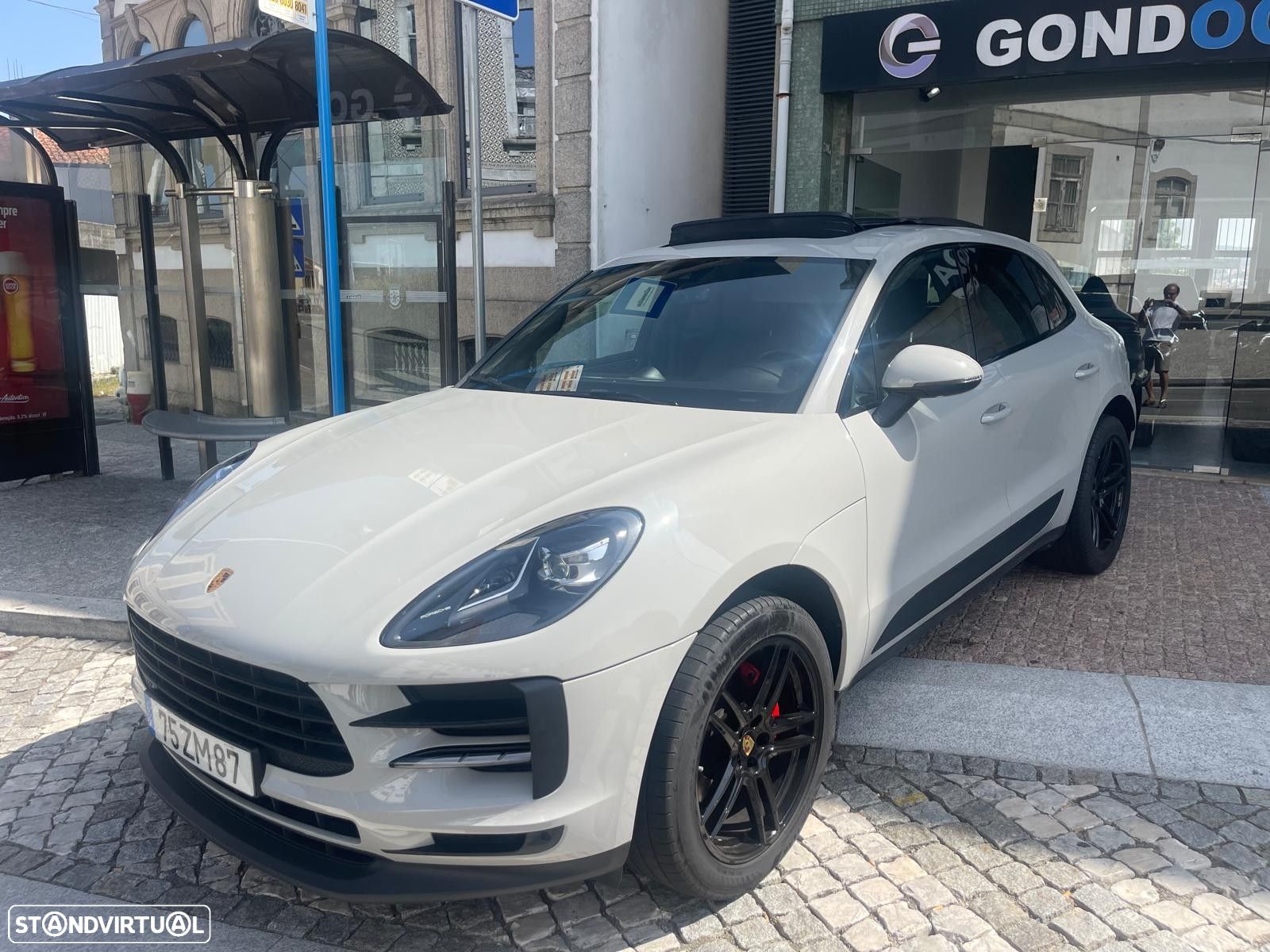 Porsche Macan Standard - 1