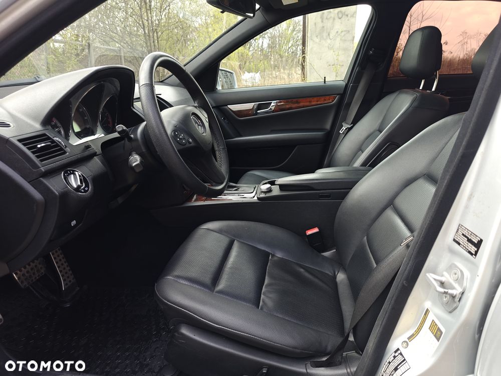 Mercedes-Benz Klasa C 300 Avantgarde 4-Matic - 16