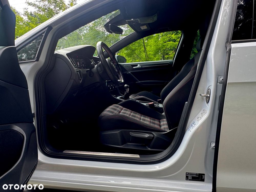 Volkswagen Golf GTI 2.0 TSI OPF Performance - 14