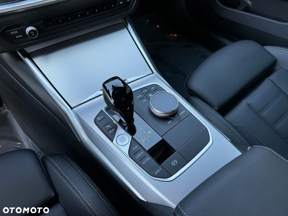 BMW Seria 3 330i xDrive Luxury Line - 21