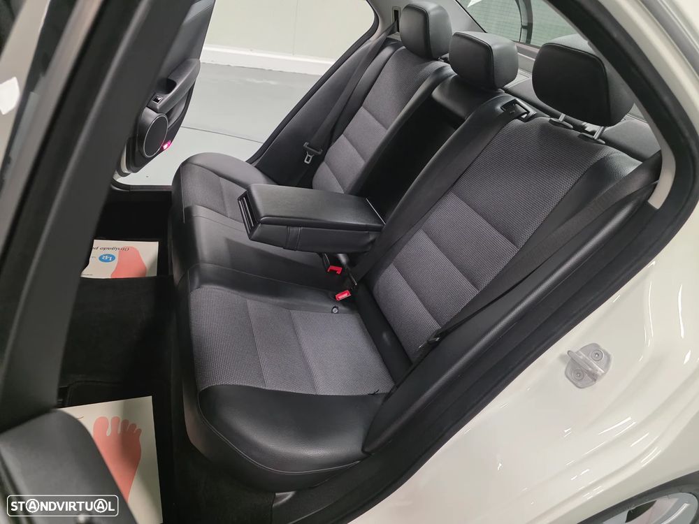 Mercedes-Benz C 180 CDi Avantgarde BlueEfficiency - 9