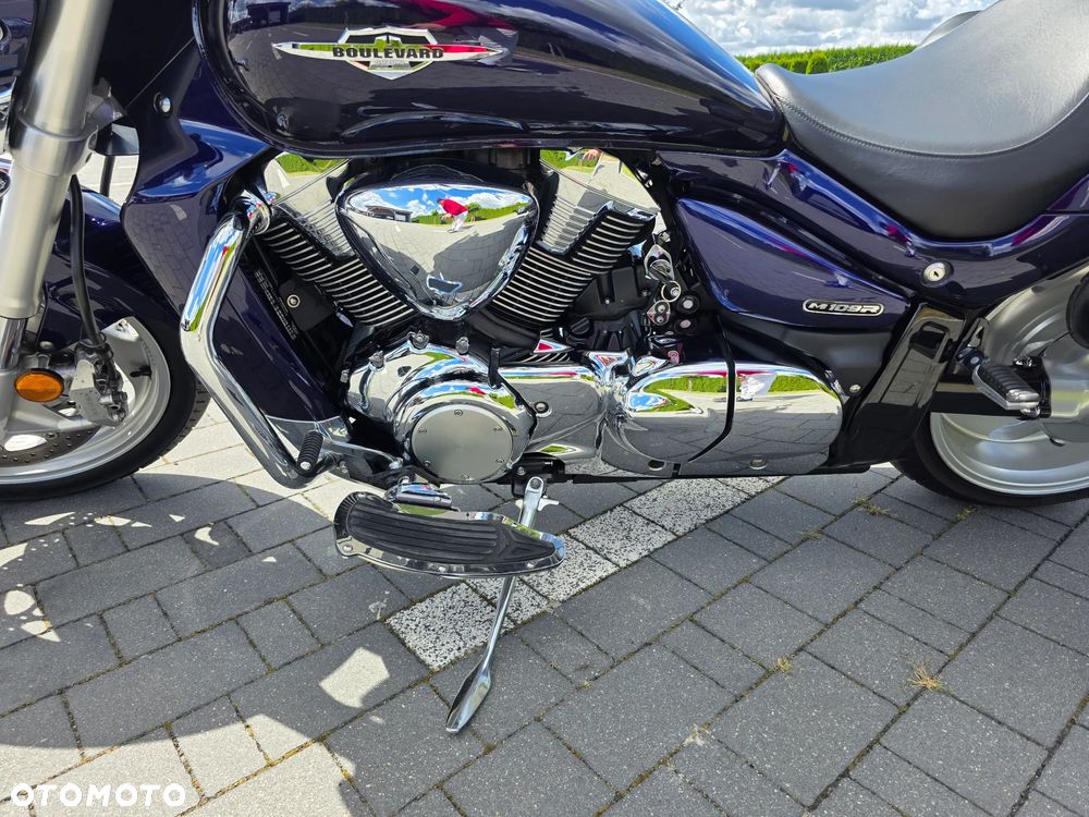 Suzuki Intruder - 8