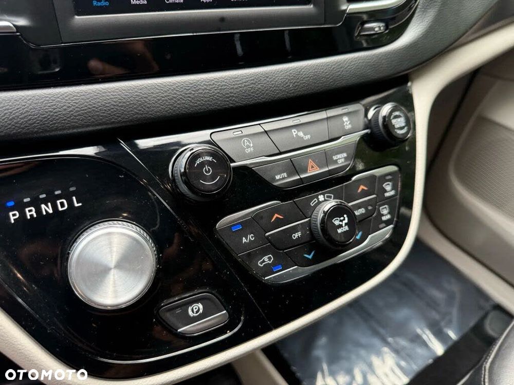 Chrysler Pacifica - 28