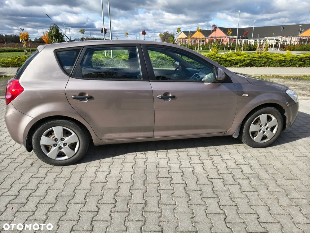 Kia Ceed 1.6 Comfort + - 6