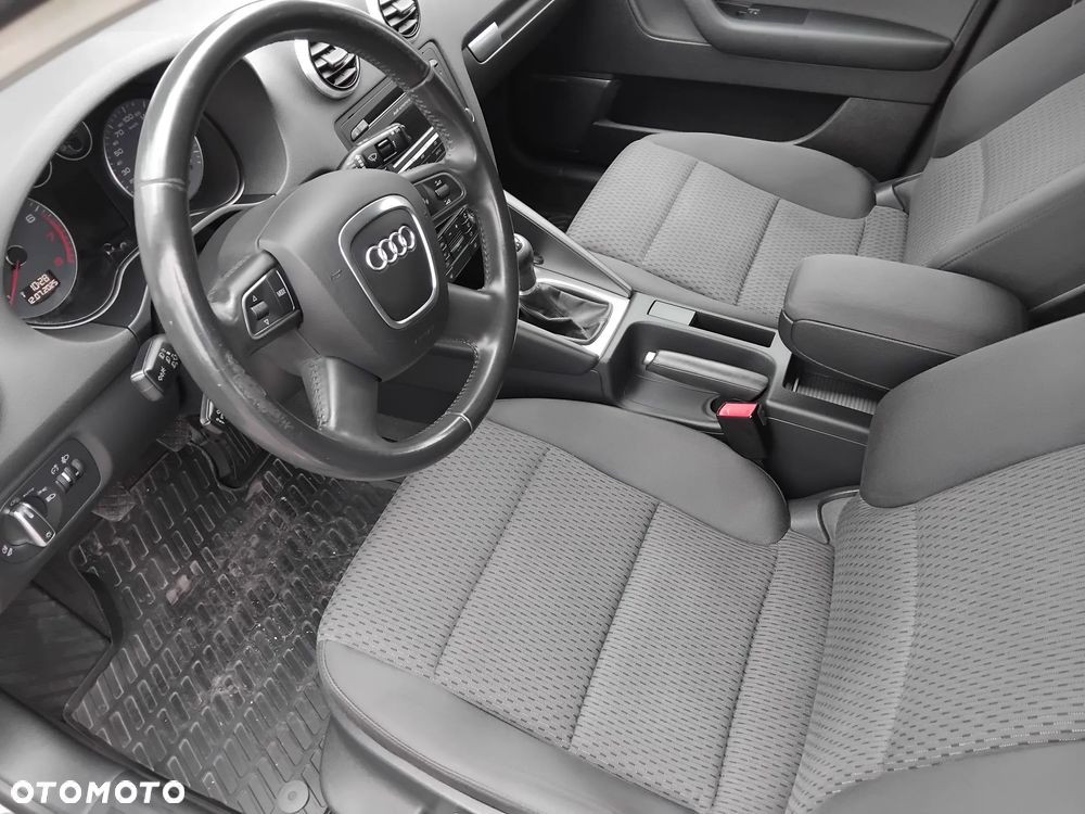 Audi A3 Sportback 1.8 TFSI Attraction - 8