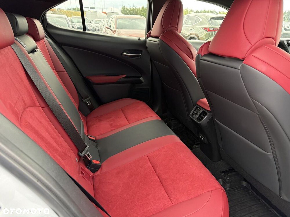 Lexus UX - 10