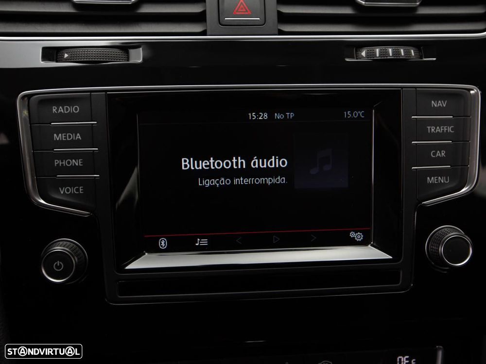 VW Golf 1.6 TDi Highline DSG - 23