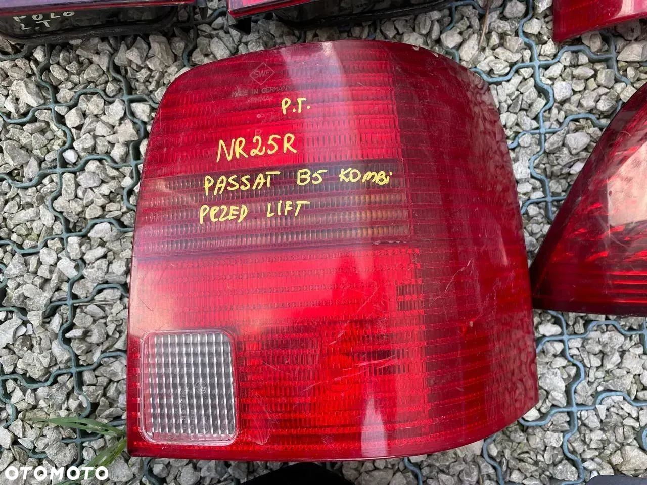 VW VOLKSWAGEN LAMPY TYŁ LEWE PRAWE - 24