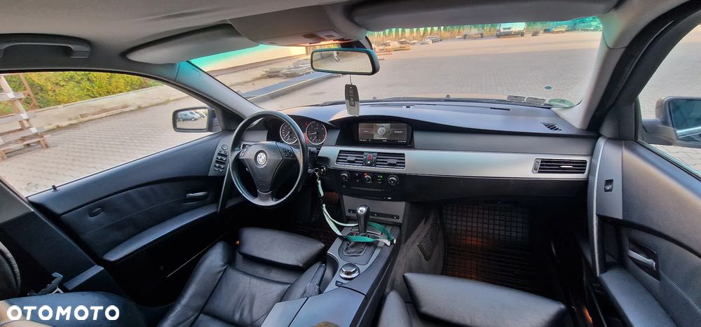 BMW Seria 5 525d - 23
