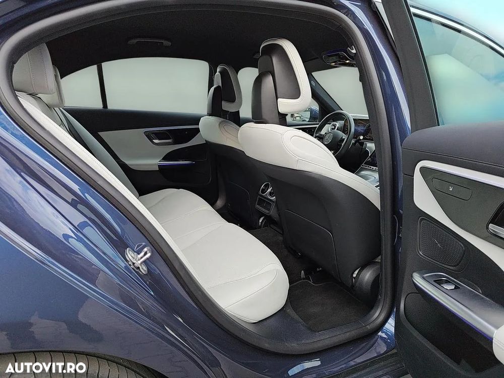 Mercedes-Benz C 300 e 4Matic 9G-TRONIC AMG Line - 25
