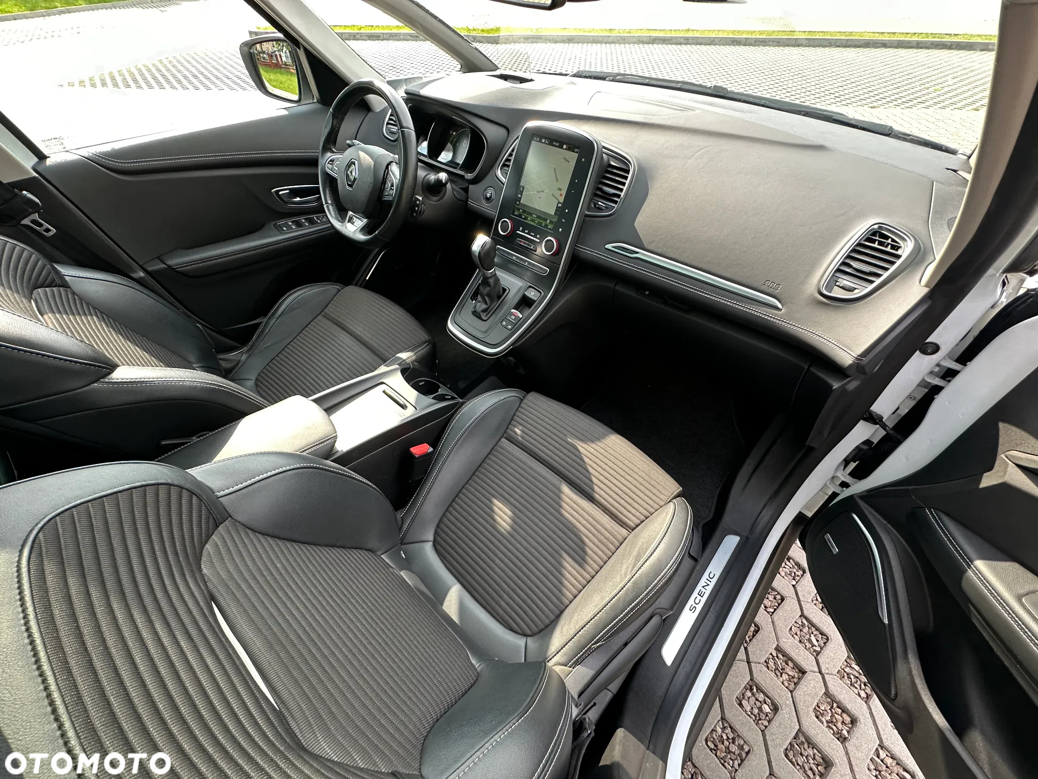 Renault Scenic 1.6 dCi Bose EDC - 26