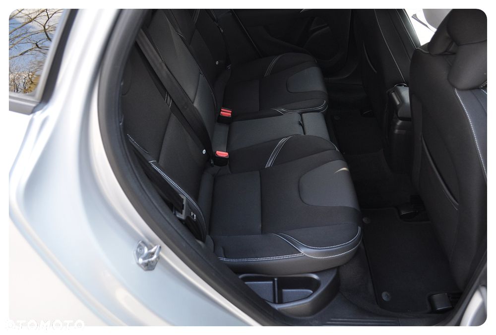 Volvo V40 T2 Drive-E Momentum - 28